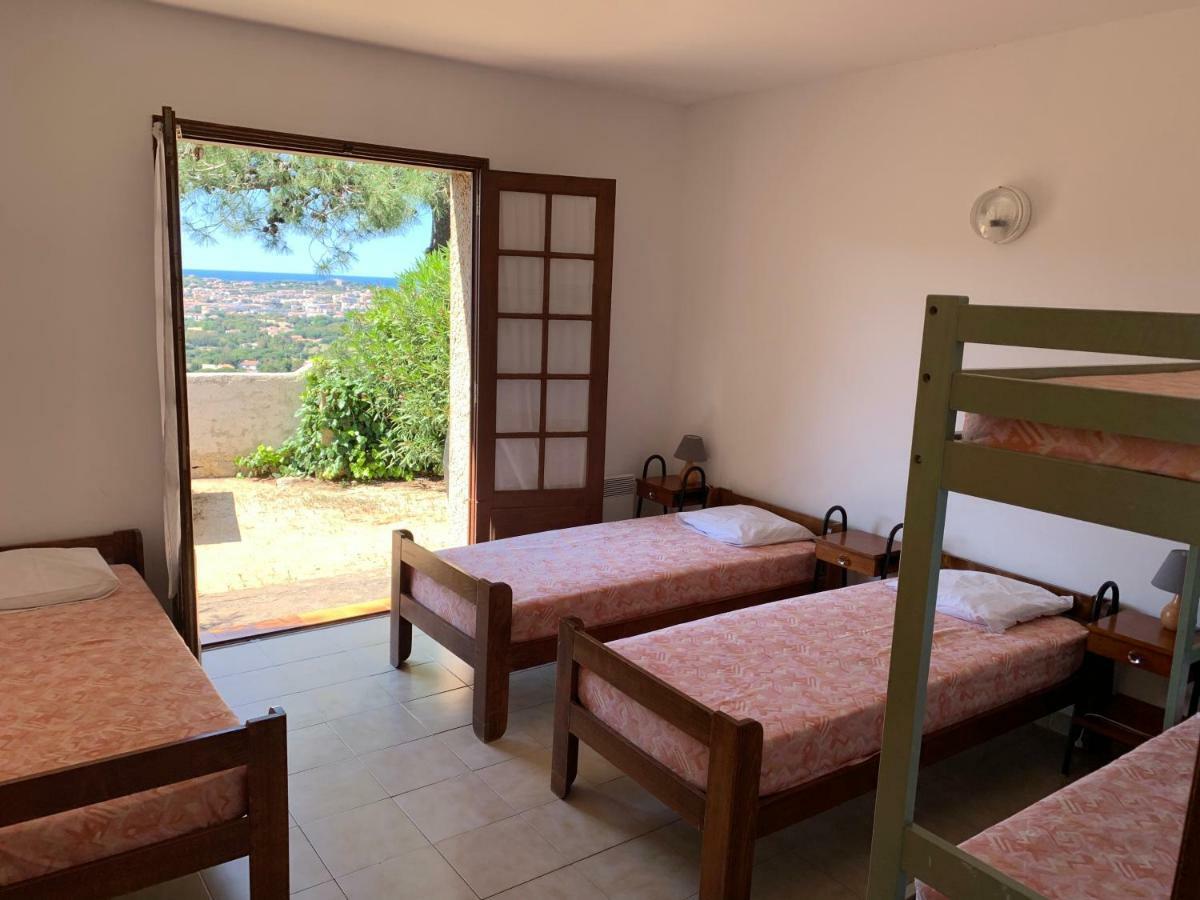 Relais International De La Jeunesse Калви Екстериор снимка